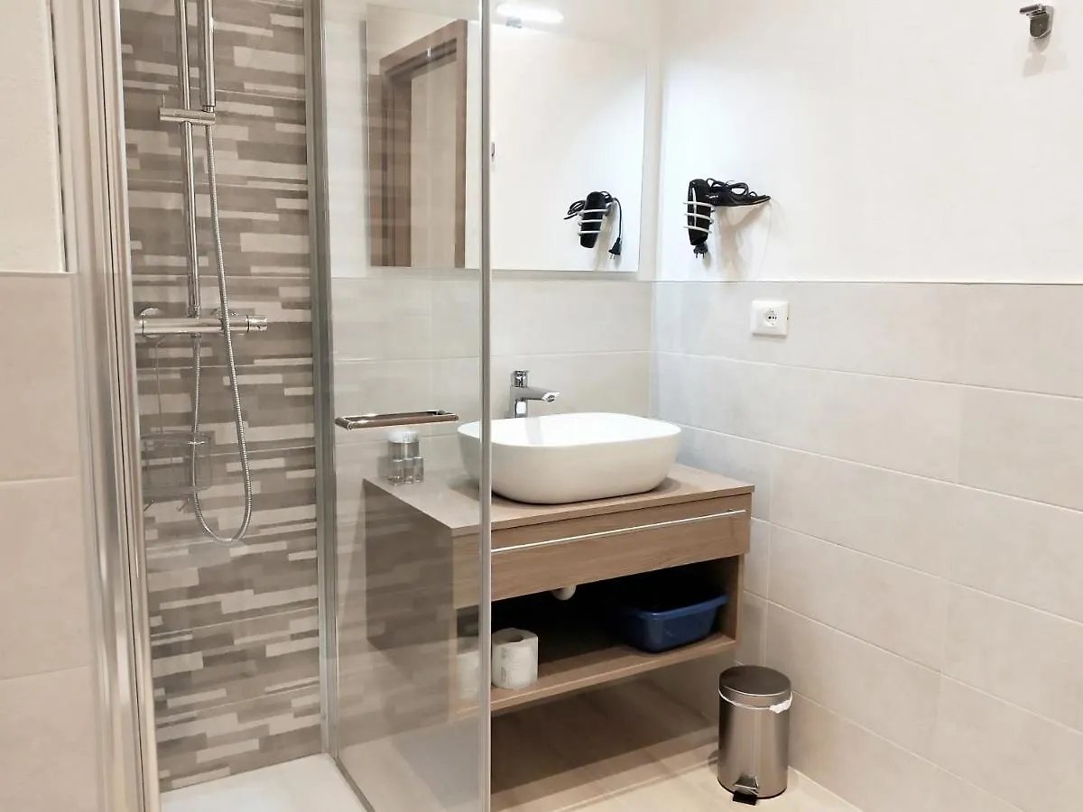 Via Poma Apartments&Rooms Verona İtalya