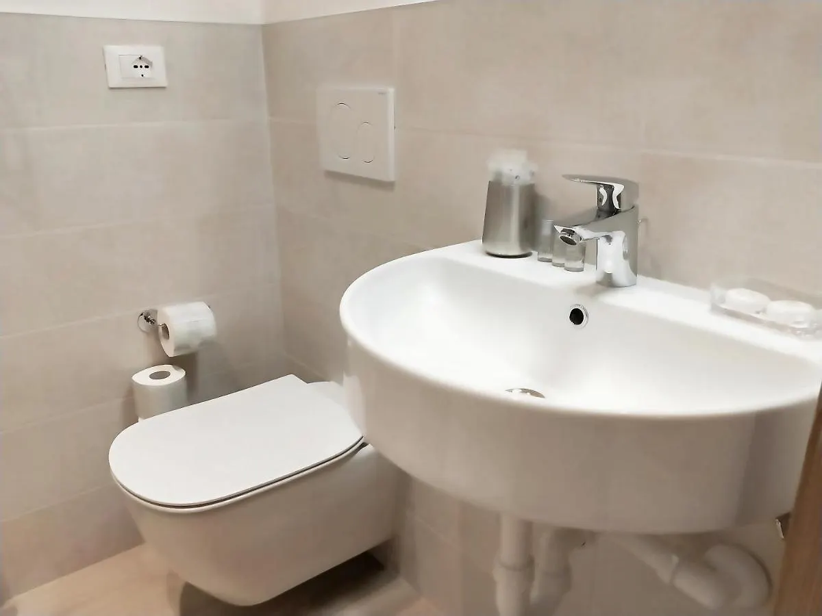 Via Poma Apartments&Rooms Verona 0*,