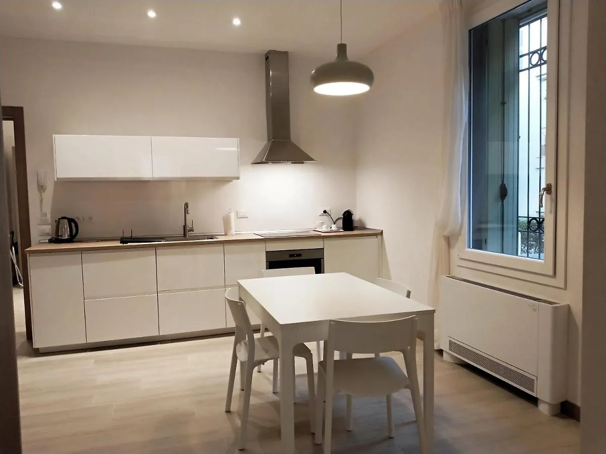 Via Poma Apartments&Rooms Verona